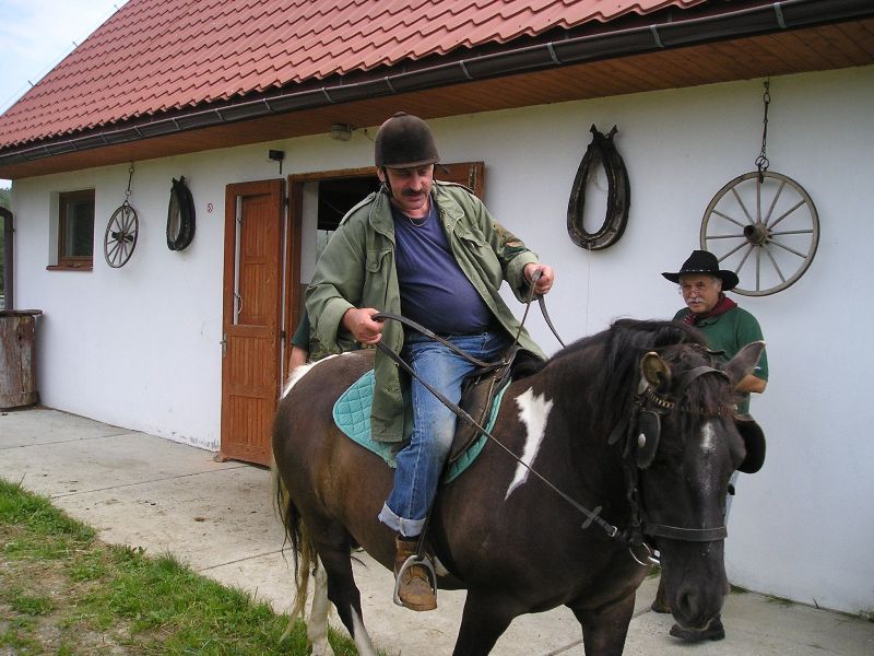 Pugo pred pádom.jpg