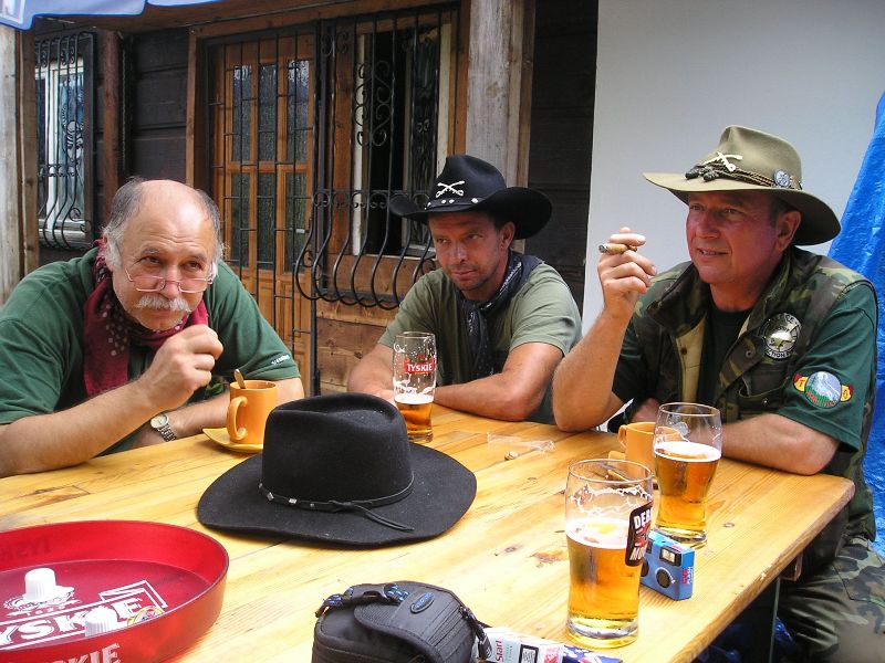 Hombre, Katoga a Kanaďan.jpg